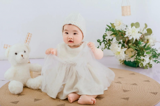 新安宝宝在妈妈肚子里